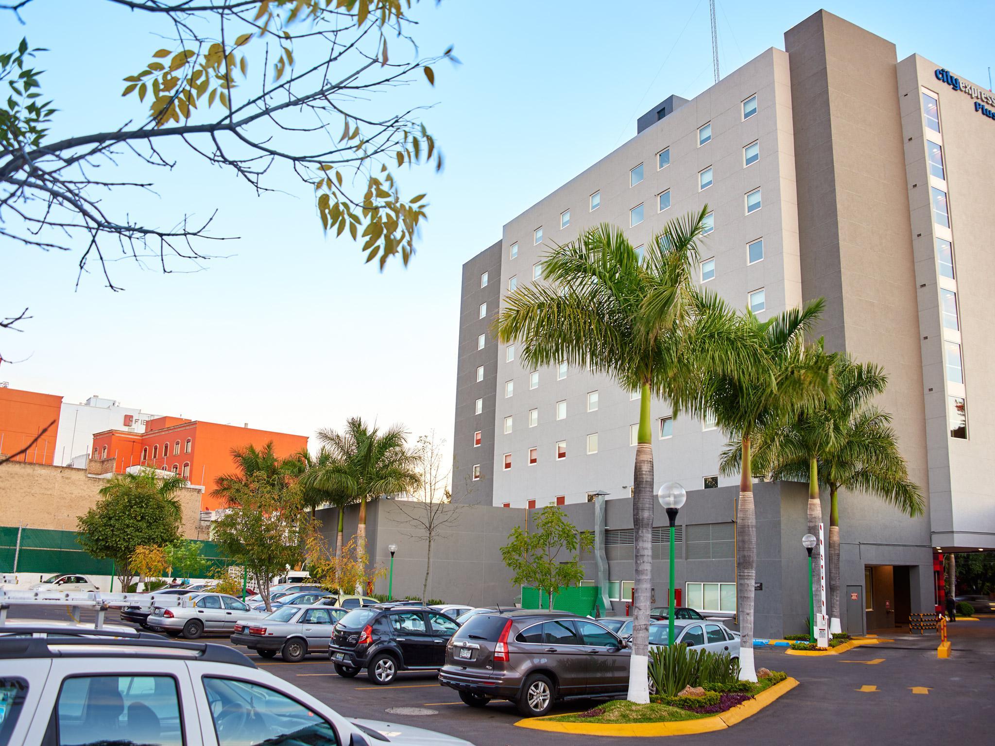Hotel Express By Marriott Guadalajara Expo 4*