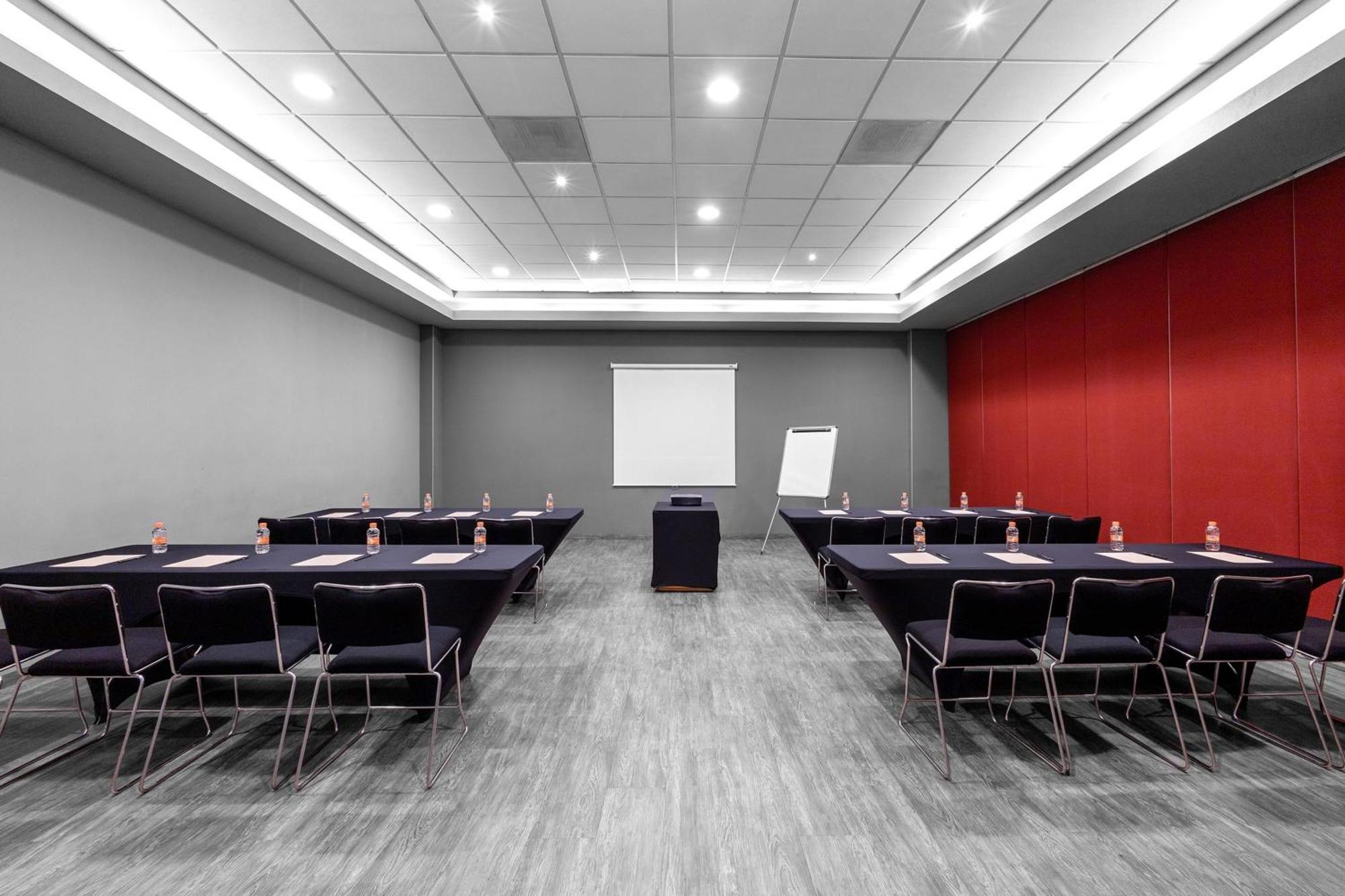 Hotel Express By Marriott Guadalajara Expo