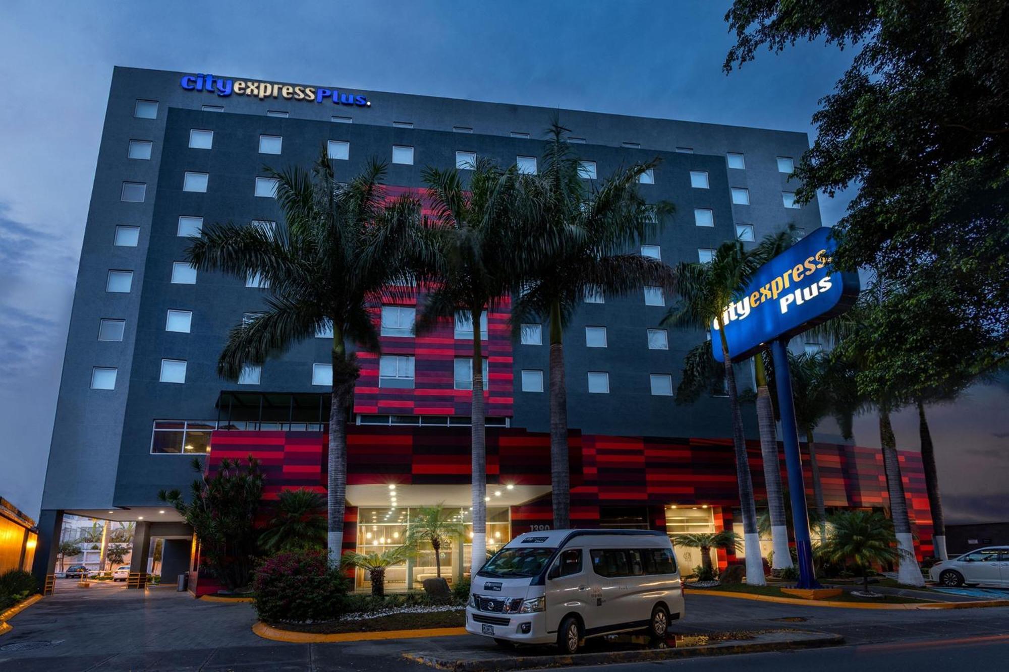 Hotel Express By Marriott Guadalajara Expo 4*
